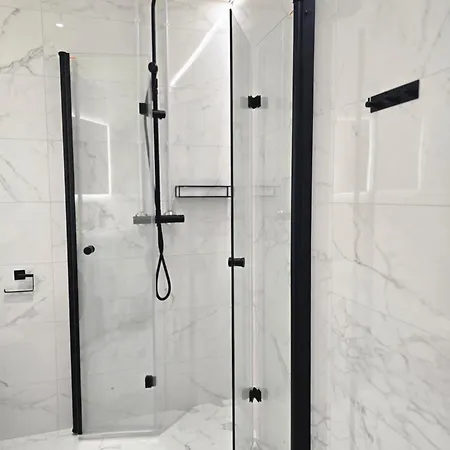 Huoneisto Upea Asunto Salon Sydämessä, Ilmainen Pysäköinti, Lähellä Kaikkea