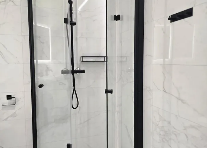 Huoneisto Upea Asunto Salon Sydämessä, Ilmainen Pysäköinti, Lähellä Kaikkea